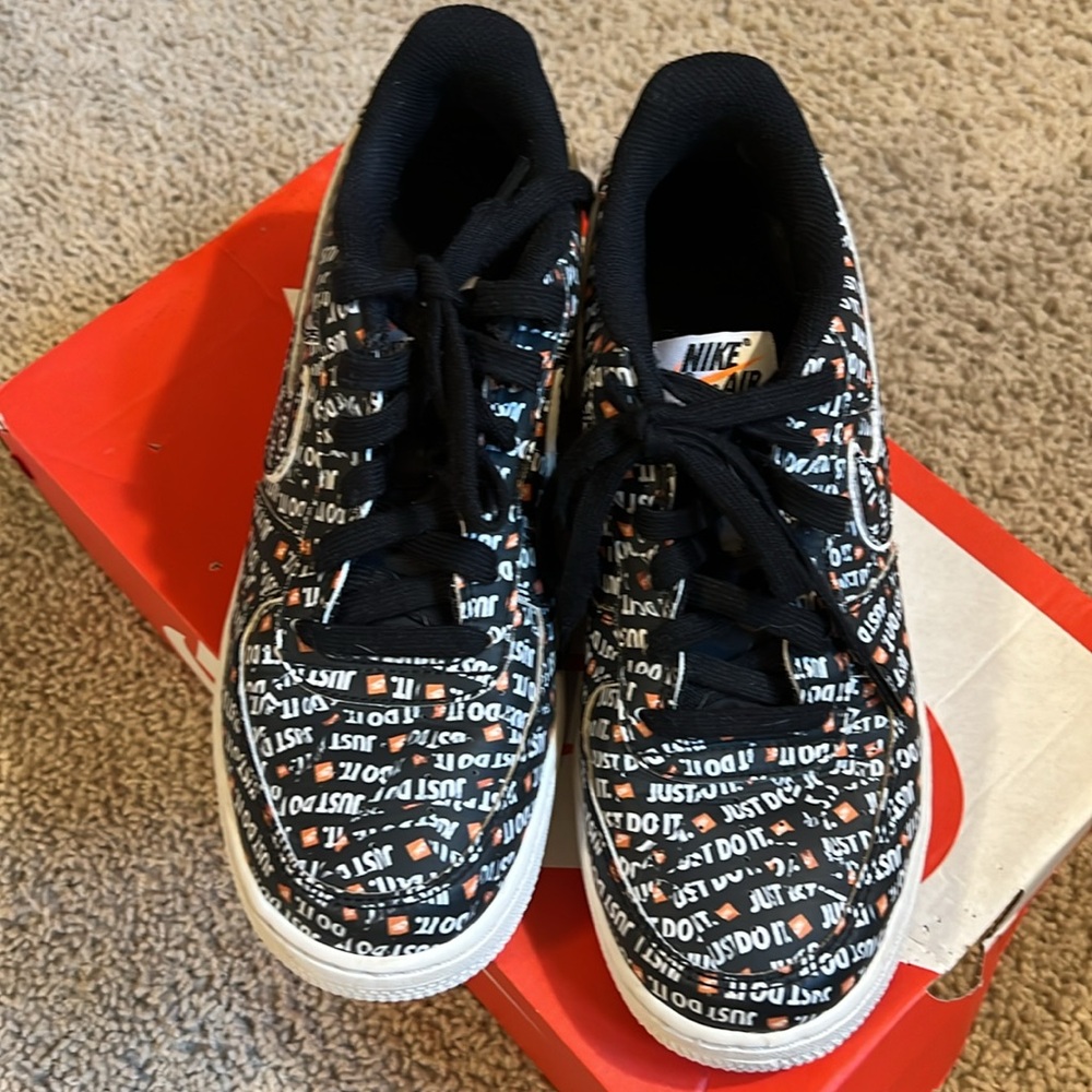 Nike Air Force Tennis Shoes View 2